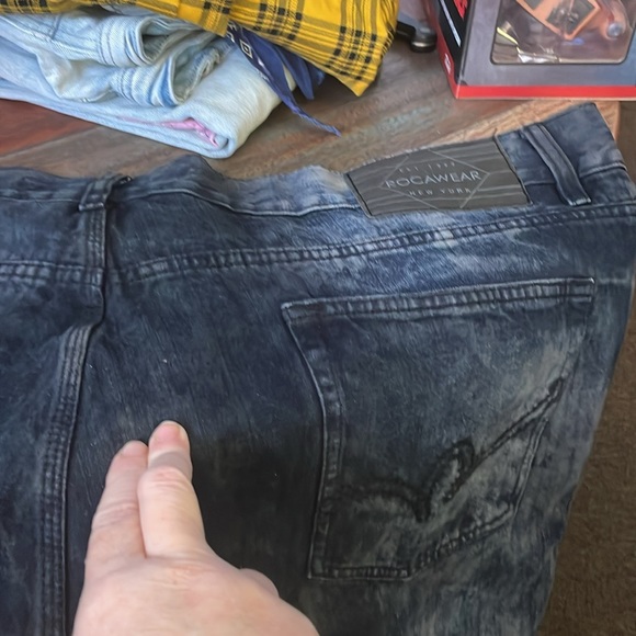 Rocawear men’s size 46 tall jeans. Worn once. - Picture 3 of 3